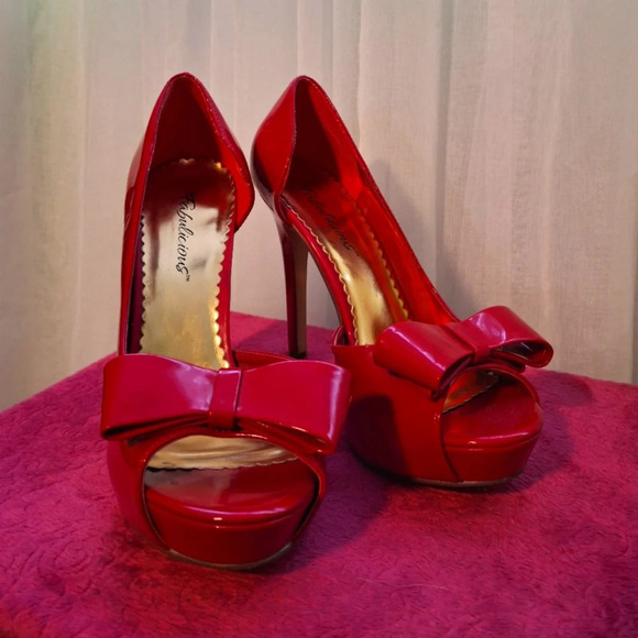 Patent leather stilettos, cherry red, 7.5  us - Picture 4 of 5